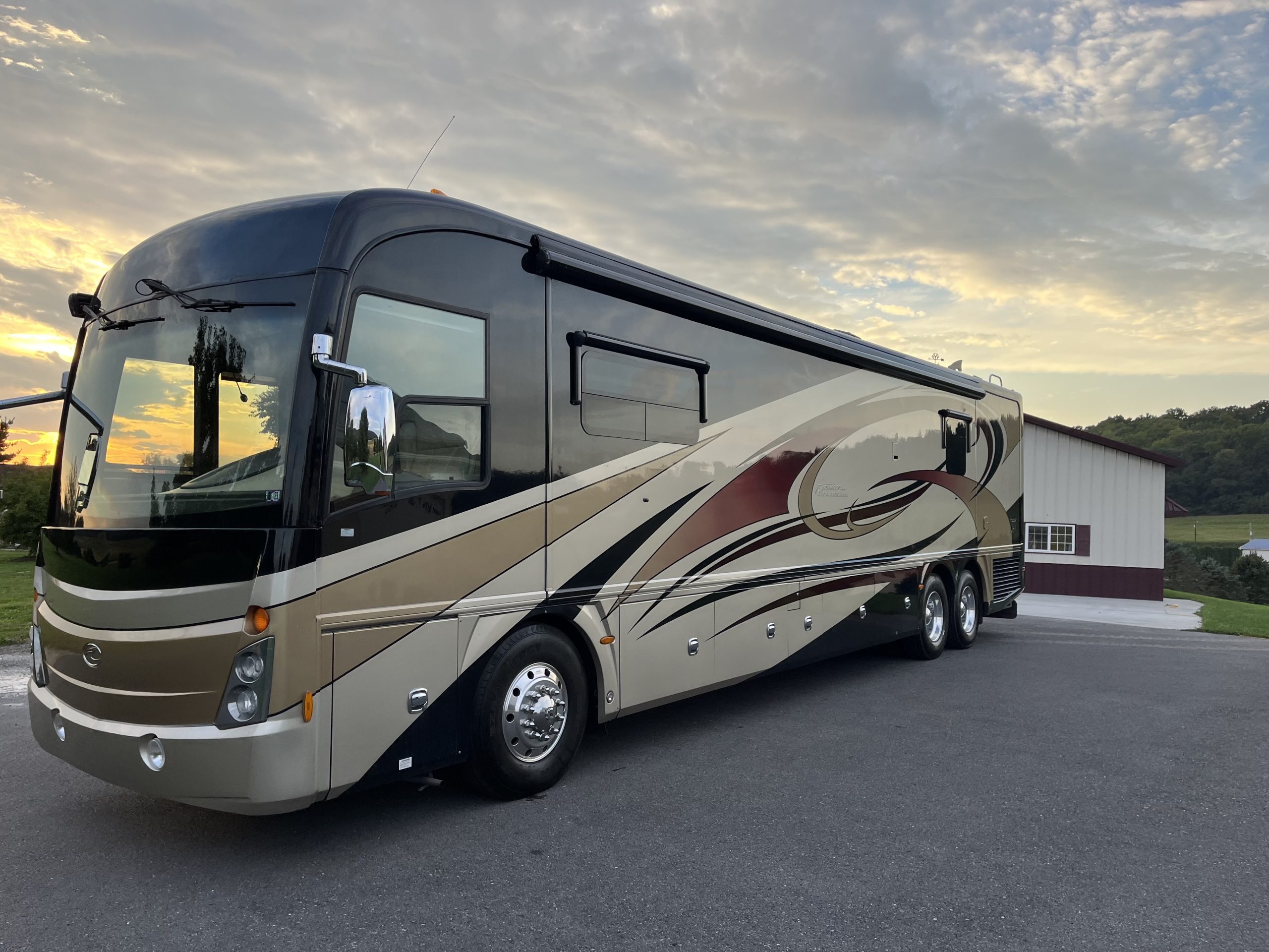 2012 American Coach American Tradition 42P - Image 2