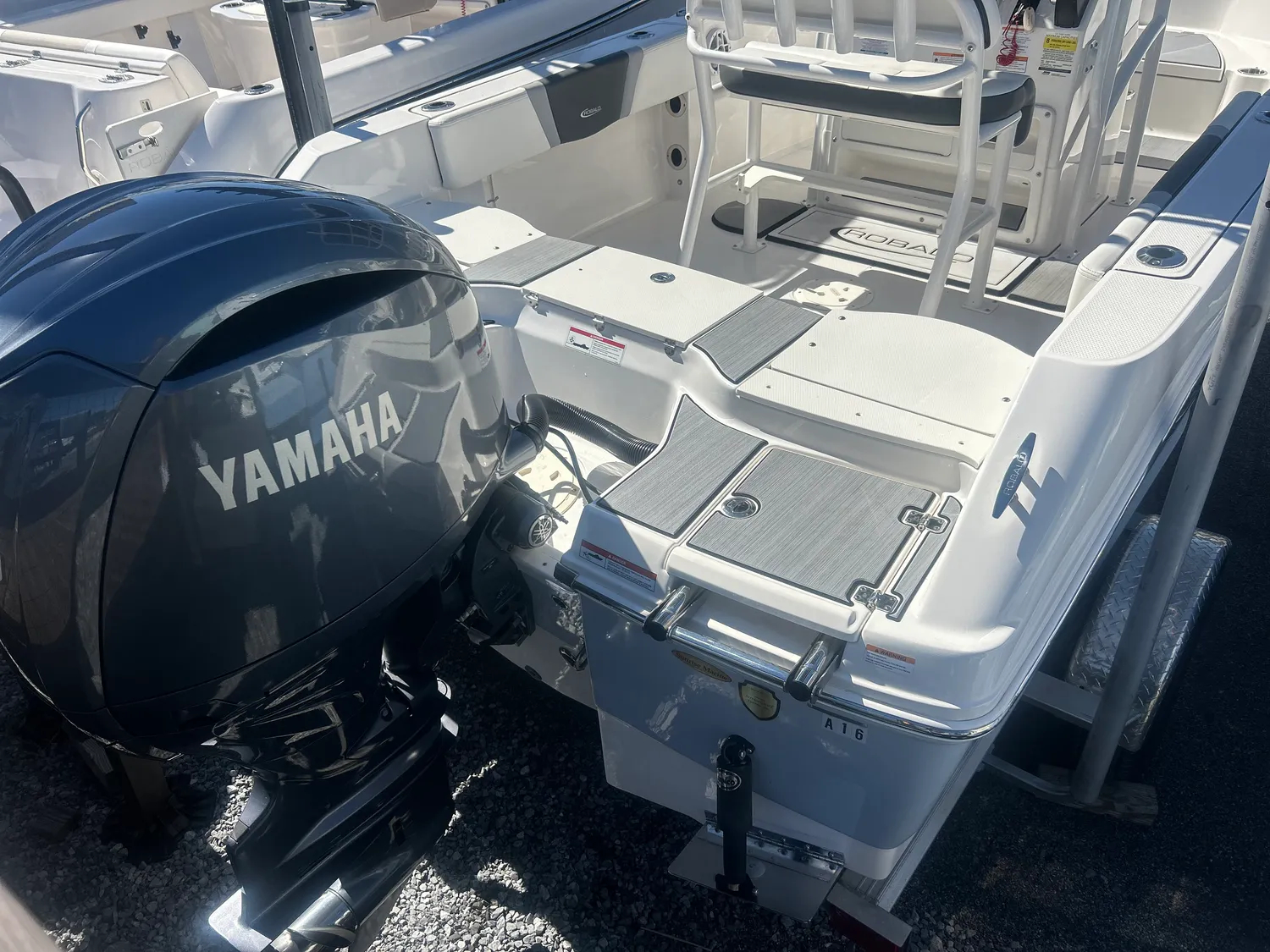 2024 Robalo 180 CC - Image 13