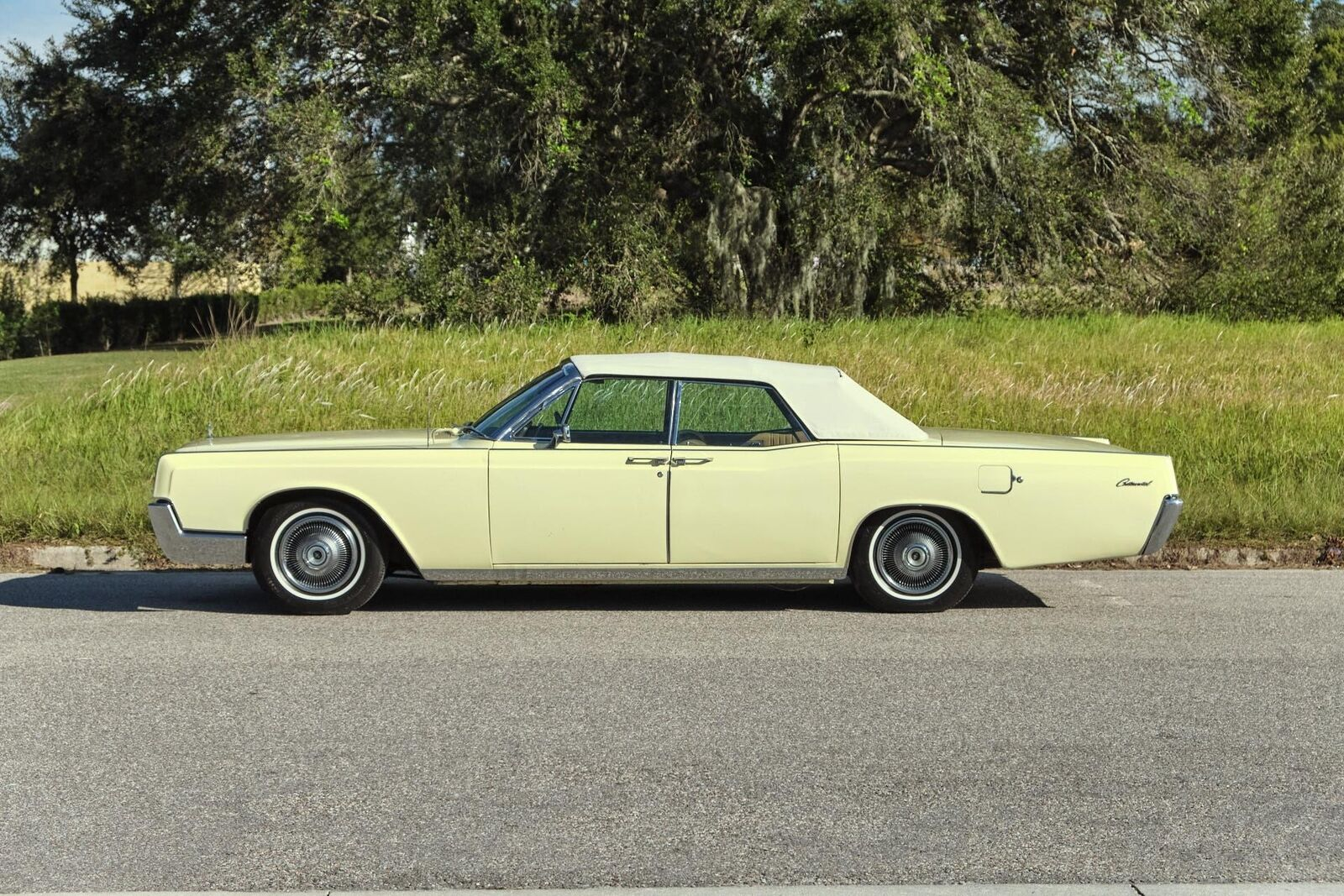 1967 Lincoln Continental Convertible - Image 2