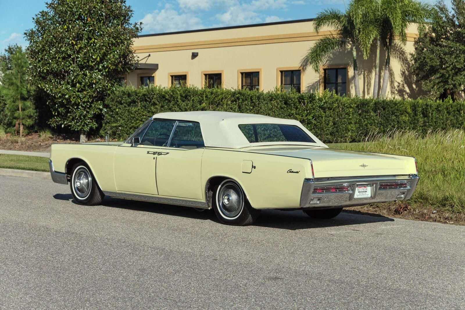 1967 Lincoln Continental Convertible - Image 3