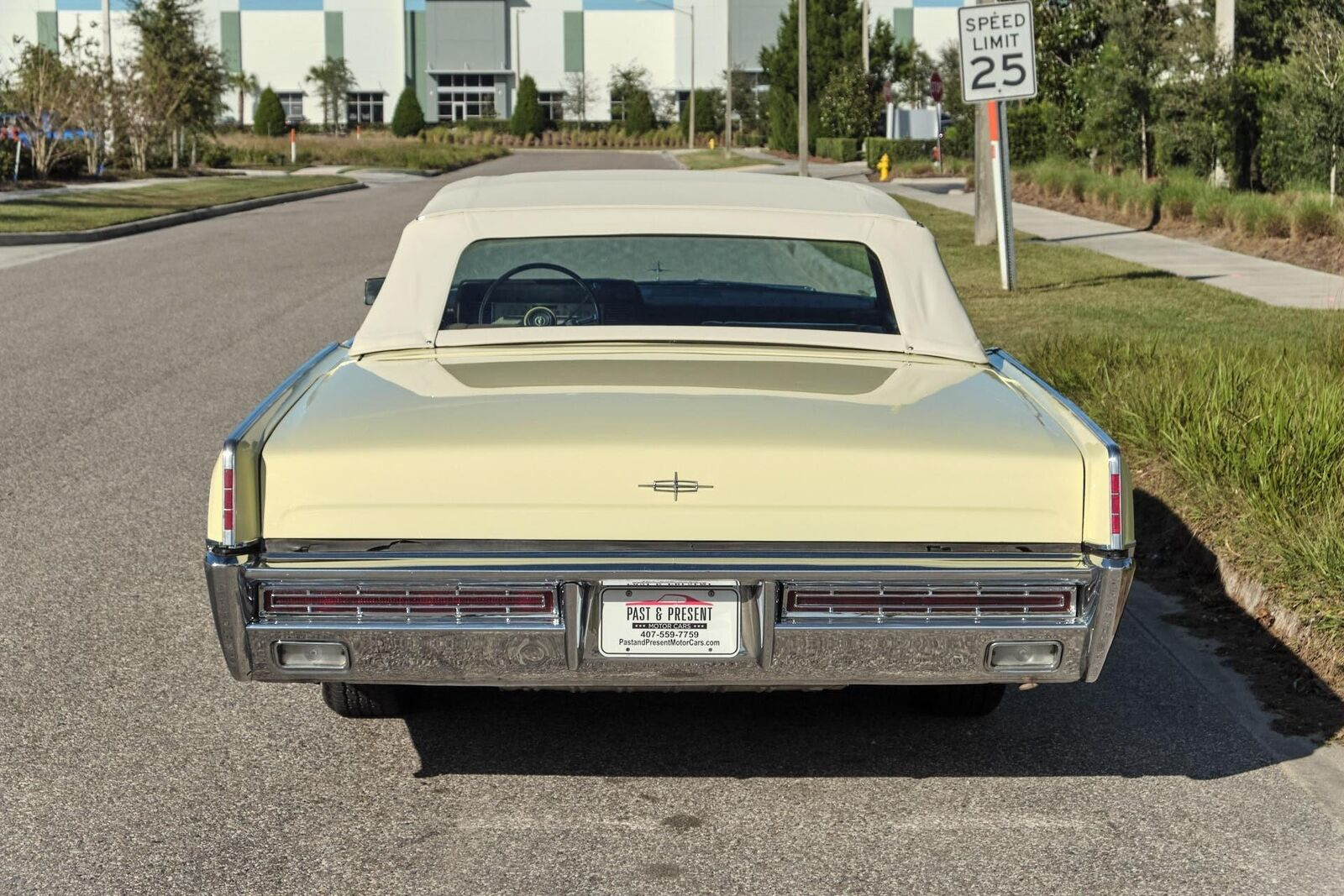 1967 Lincoln Continental Convertible - Image 4