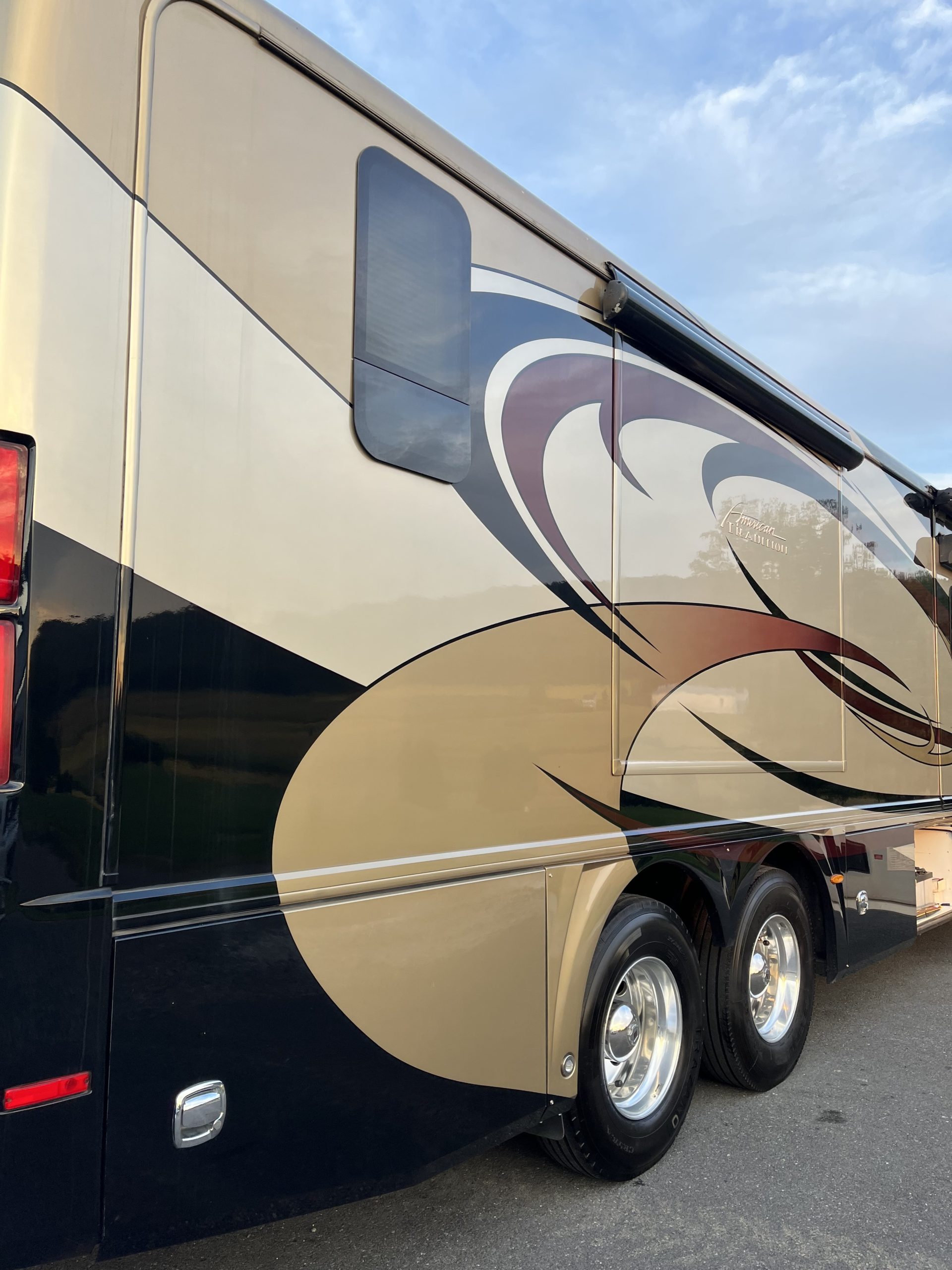 2012 American Coach American Tradition 42P - Image 6