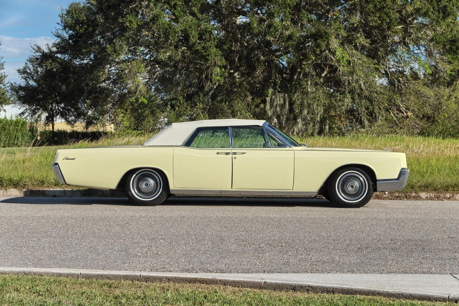 1967 Lincoln Continental Convertible - Image 6