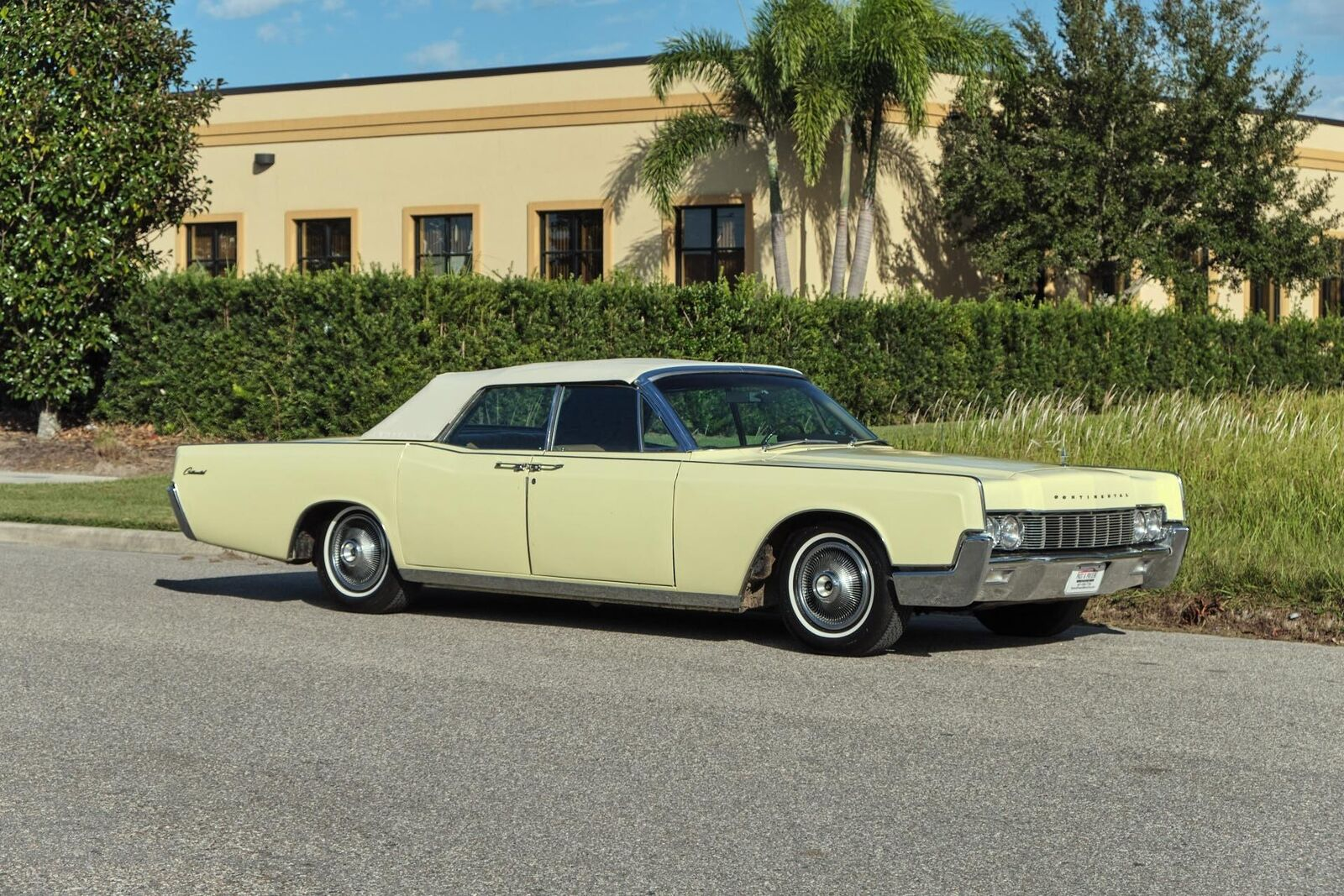 1967 Lincoln Continental Convertible - Image 7