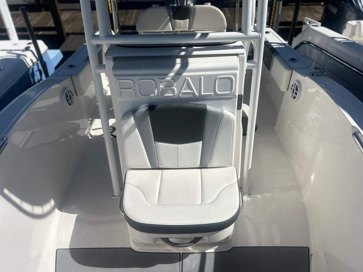 2024 Robalo 180 CC - Image 19
