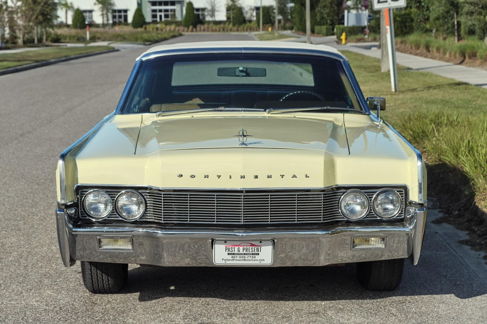 1967 Lincoln Continental Convertible - Image 8