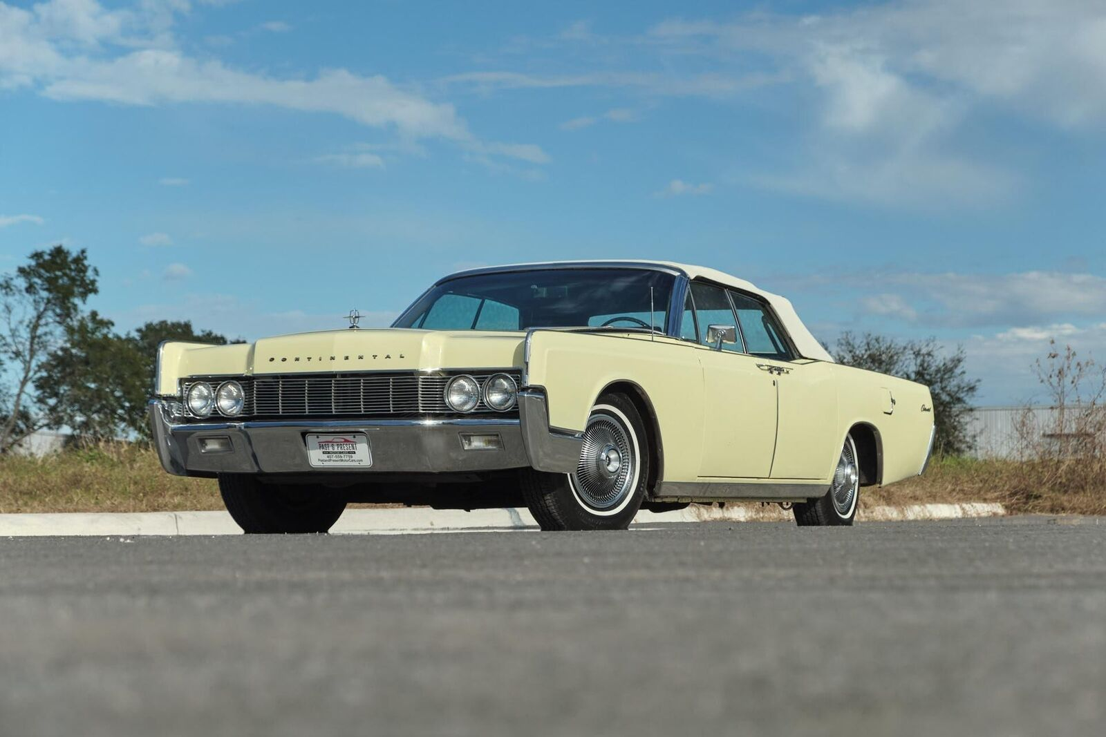 1967 Lincoln Continental Convertible - Image 9