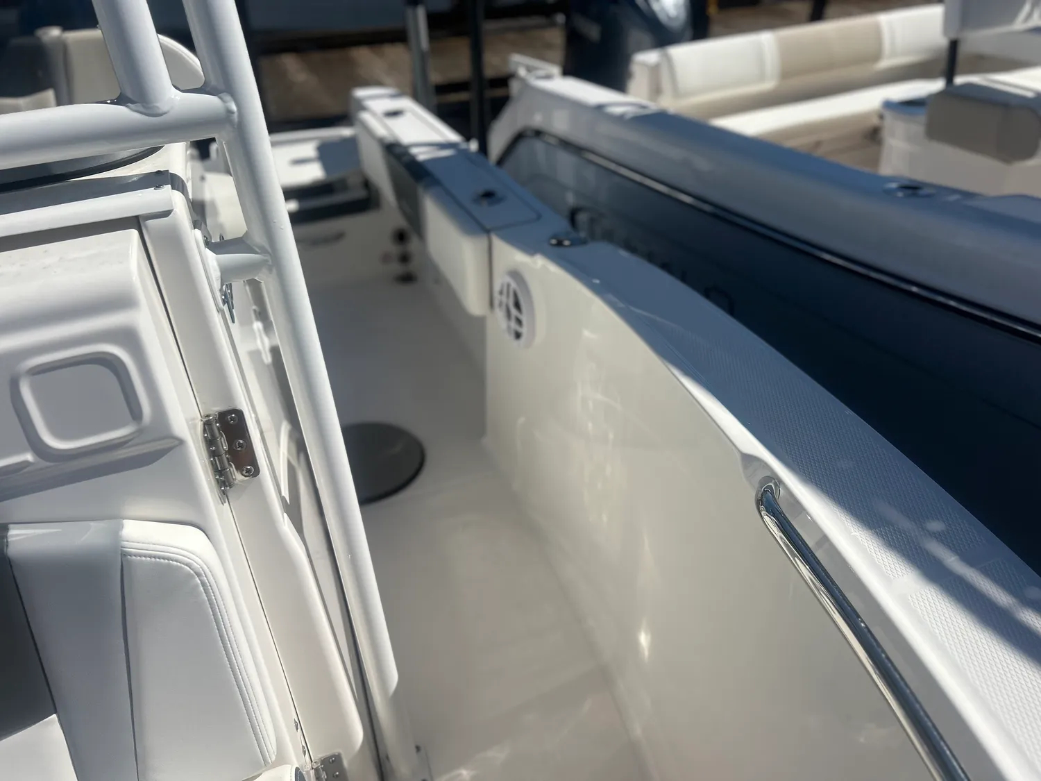 2024 Robalo 180 CC - Image 22