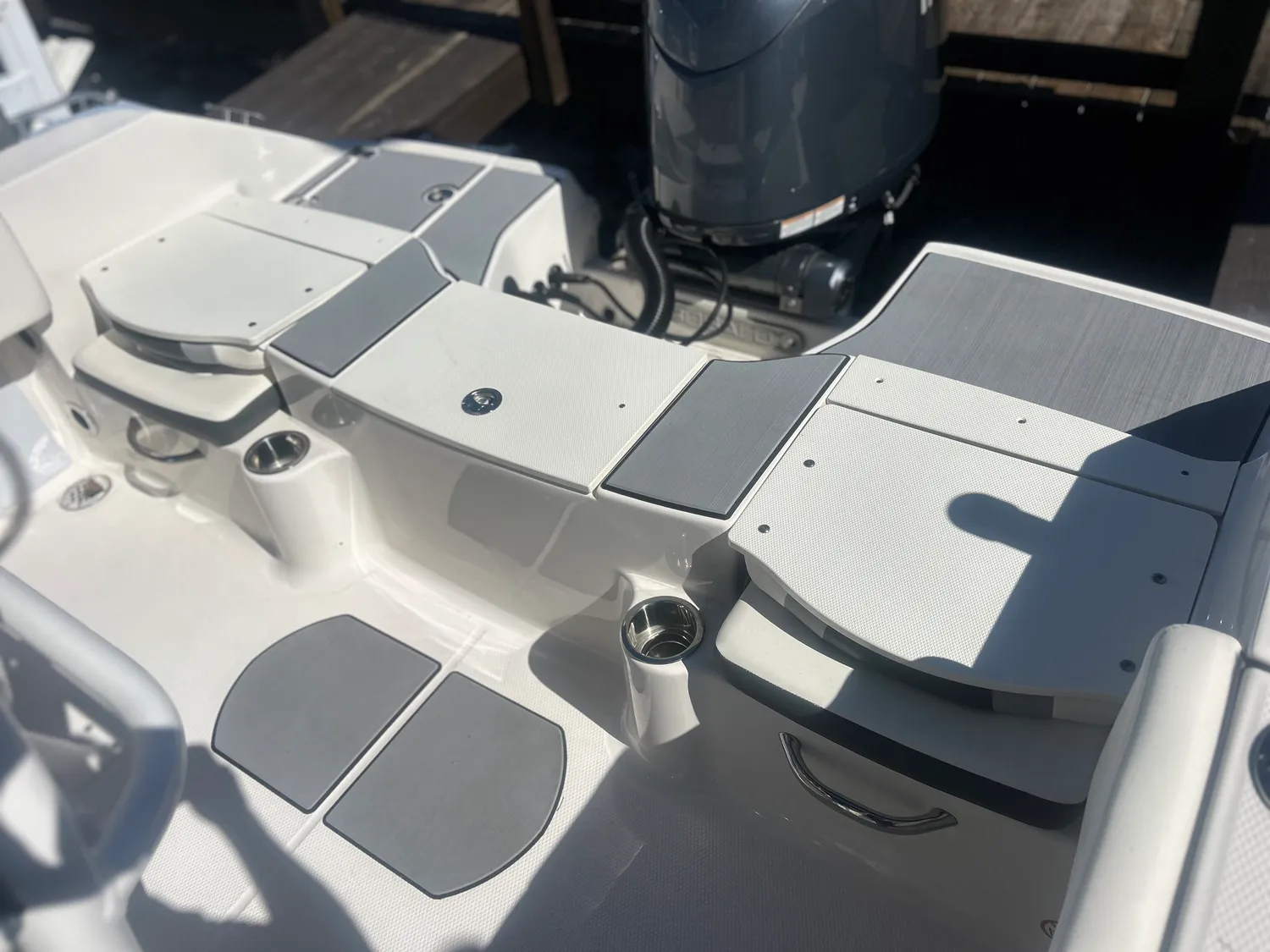 2024 Robalo 180 CC - Image 23