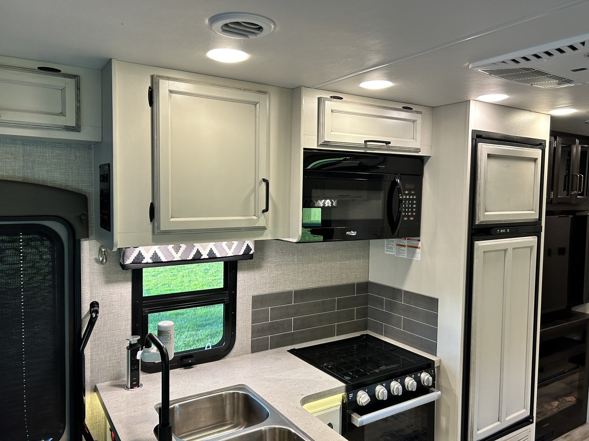 2022 Jayco Greyhawk 30Z - Image 12