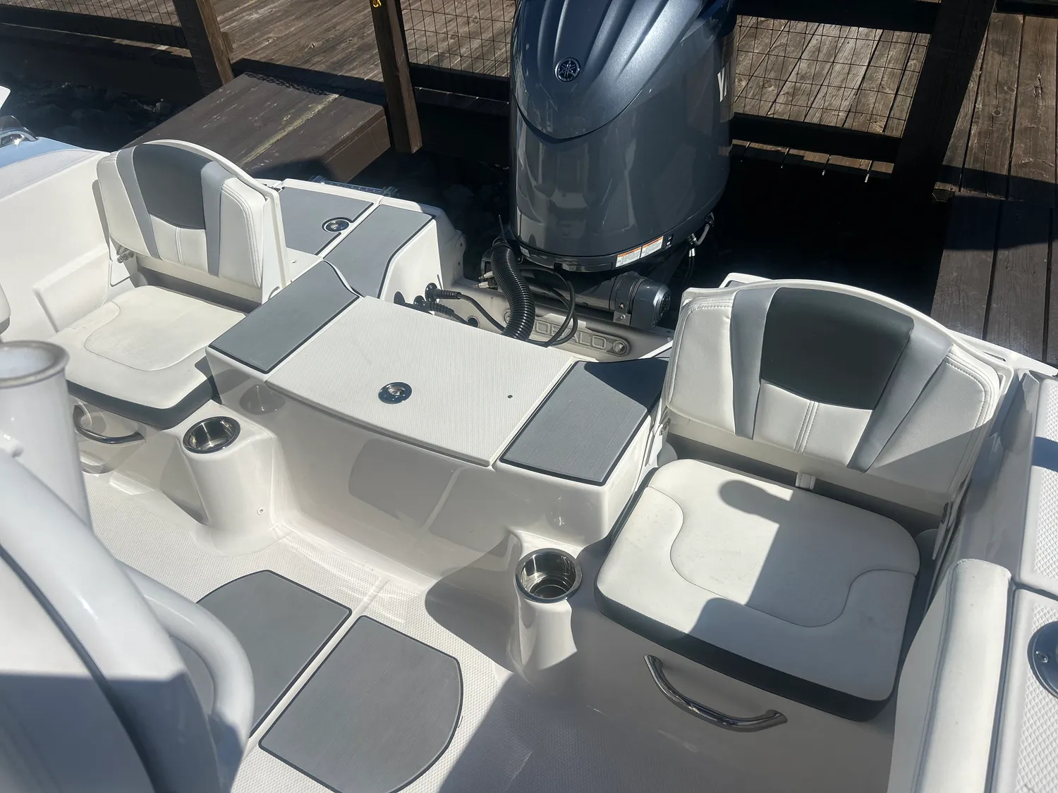 2024 Robalo 180 CC - Image 24