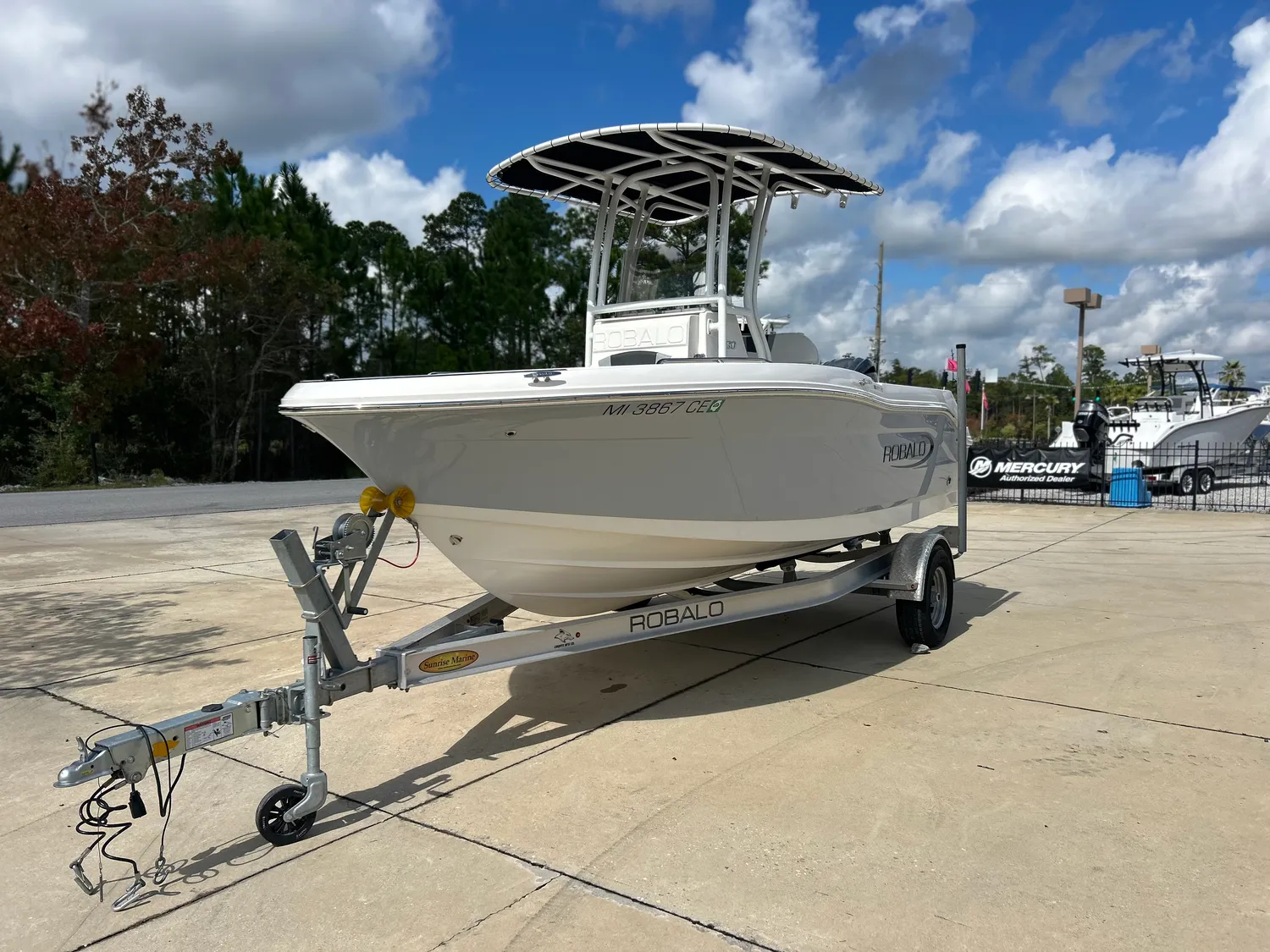 2024 Robalo 180 CC - Image 3