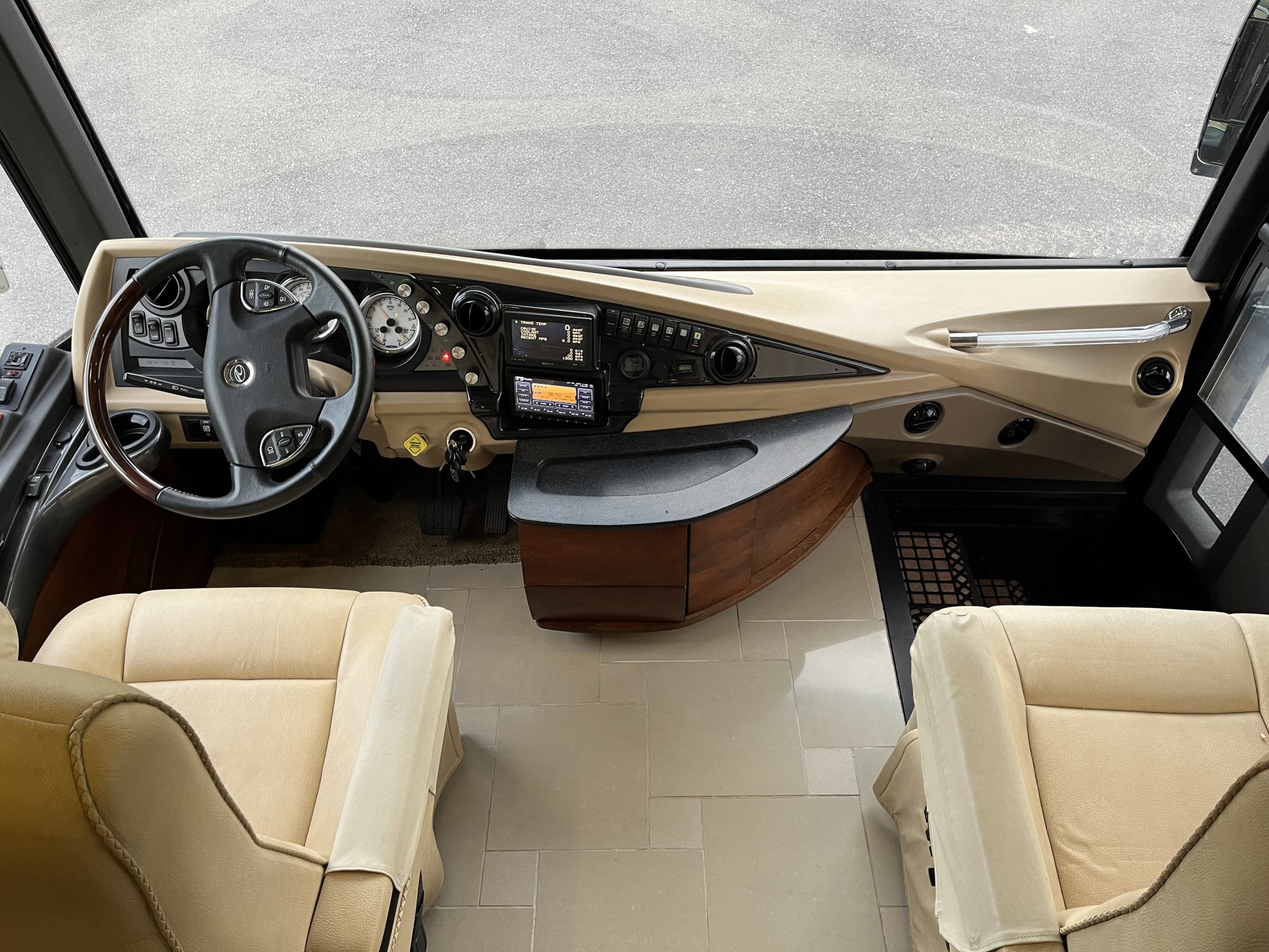 2012 American Coach American Tradition 42P - Image 17