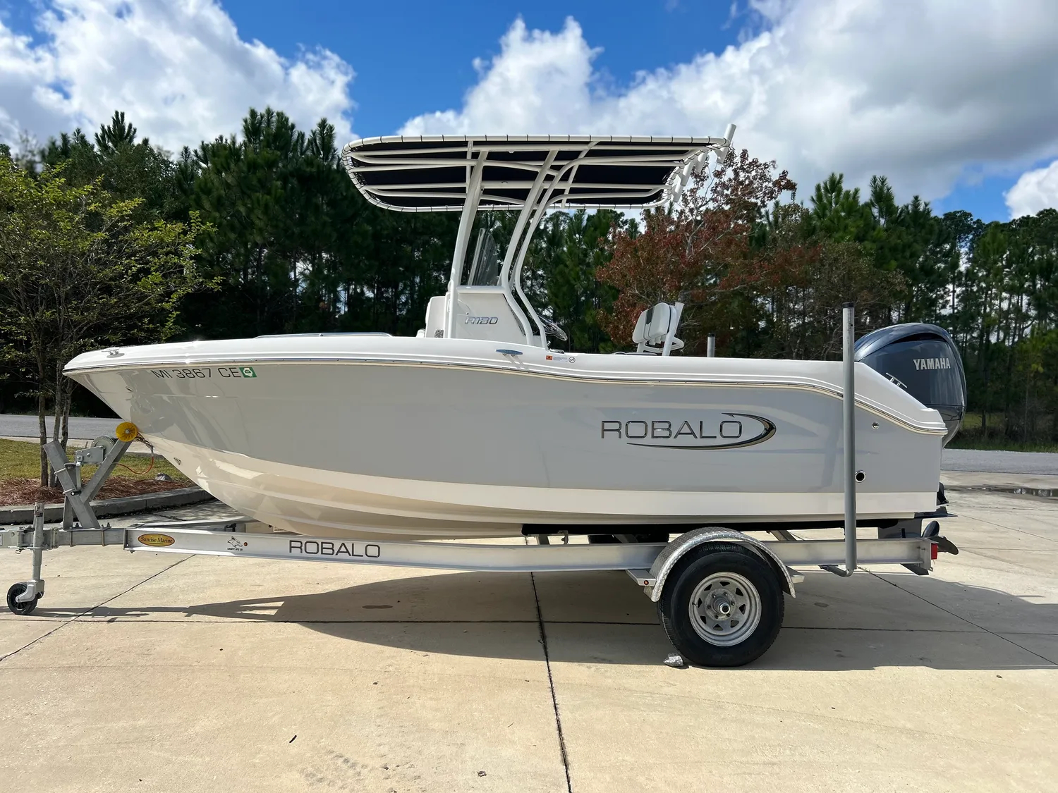 2024 Robalo 180 CC - Image 2