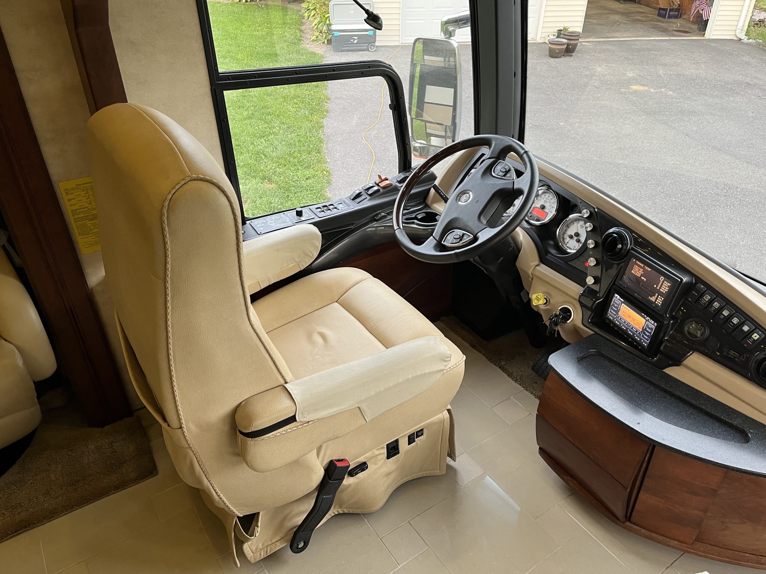 2012 American Coach American Tradition 42P - Image 18