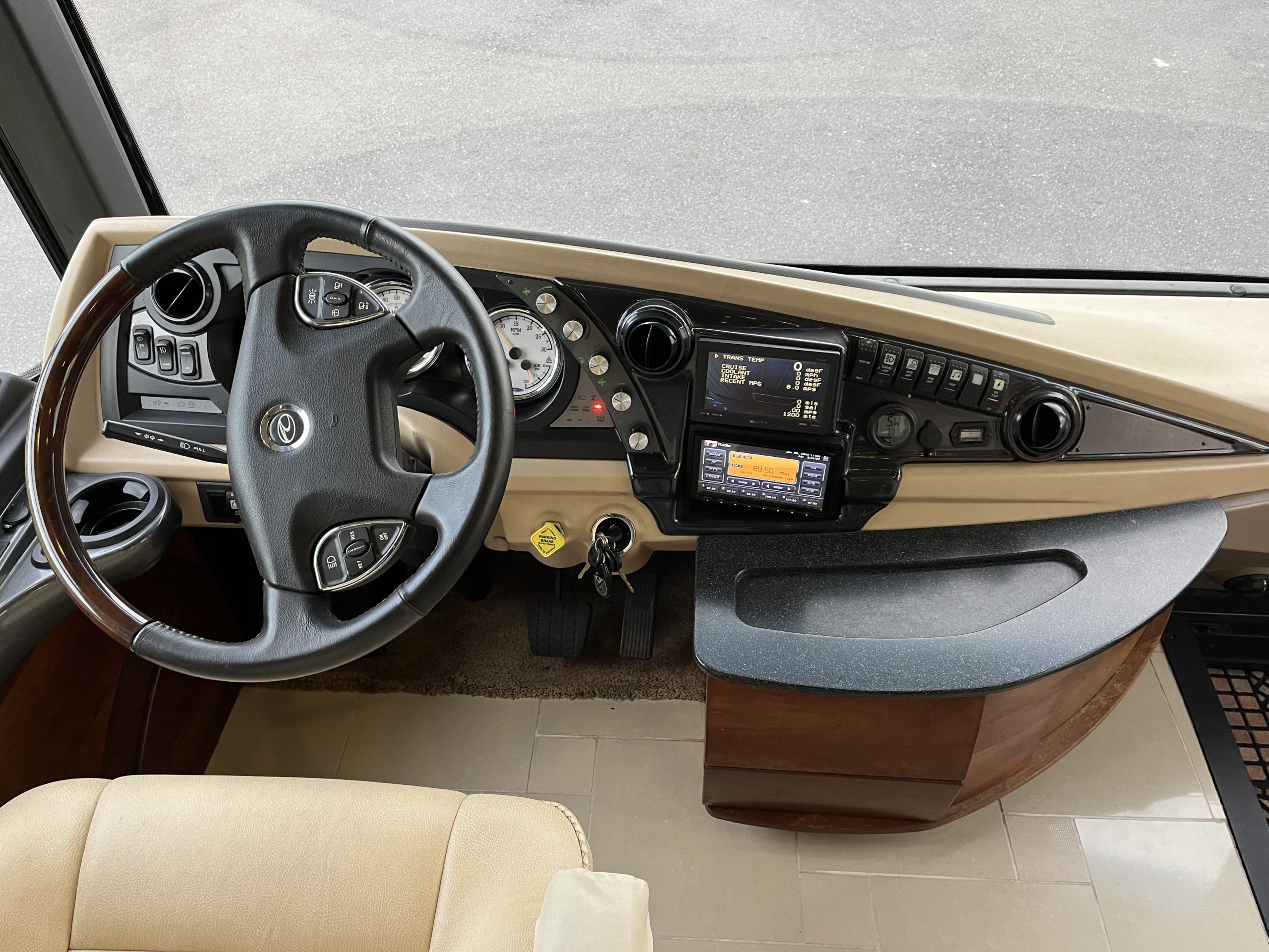 2012 American Coach American Tradition 42P - Image 19