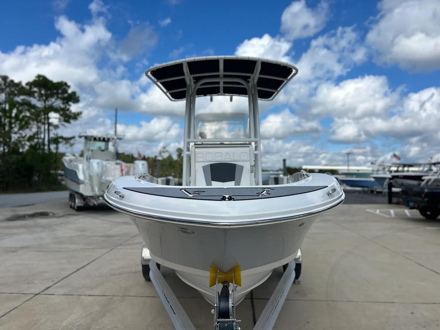 2024 Robalo 180 CC - Image 4