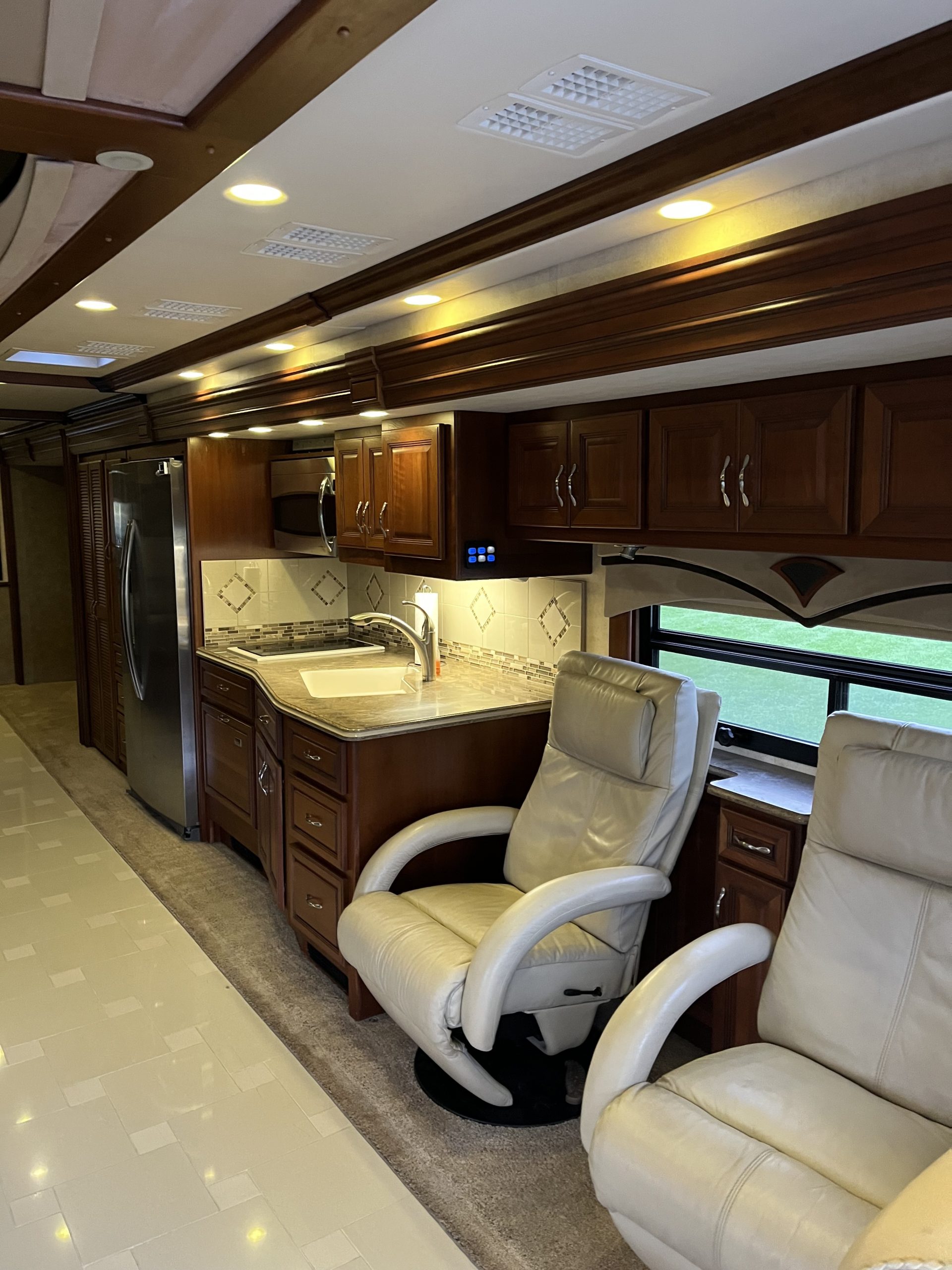 2012 American Coach American Tradition 42P - Image 21
