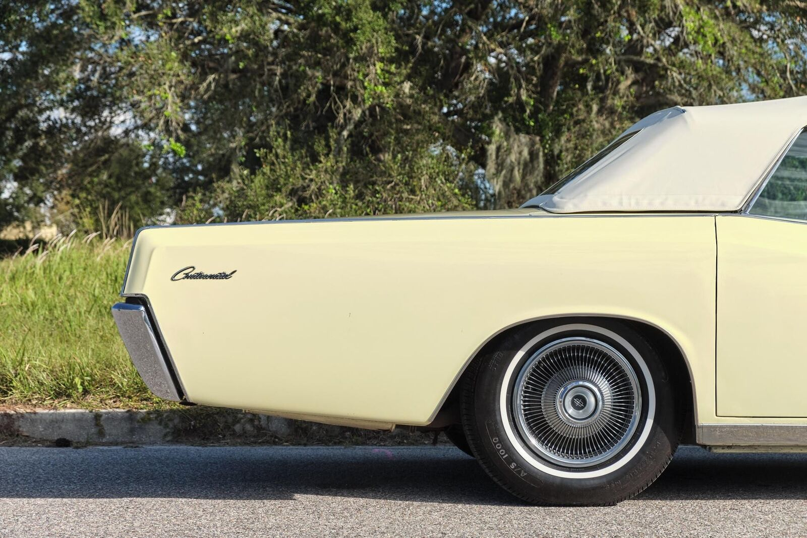 1967 Lincoln Continental Convertible - Image 21