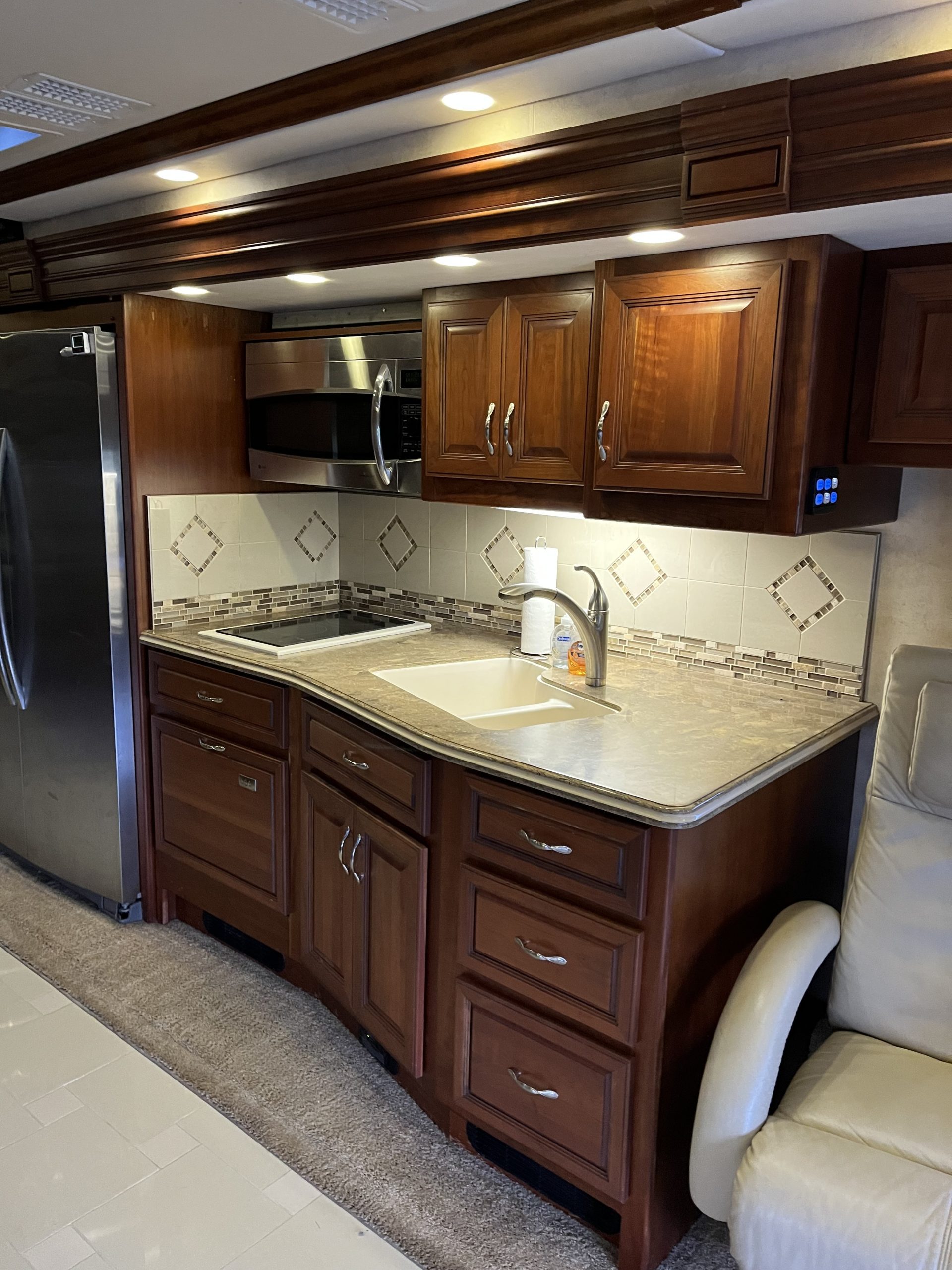 2012 American Coach American Tradition 42P - Image 23