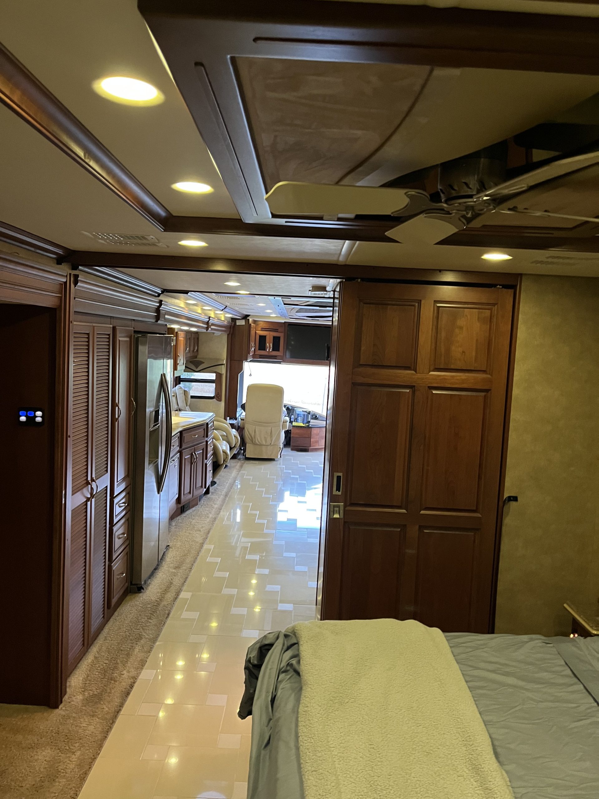 2012 American Coach American Tradition 42P - Image 25