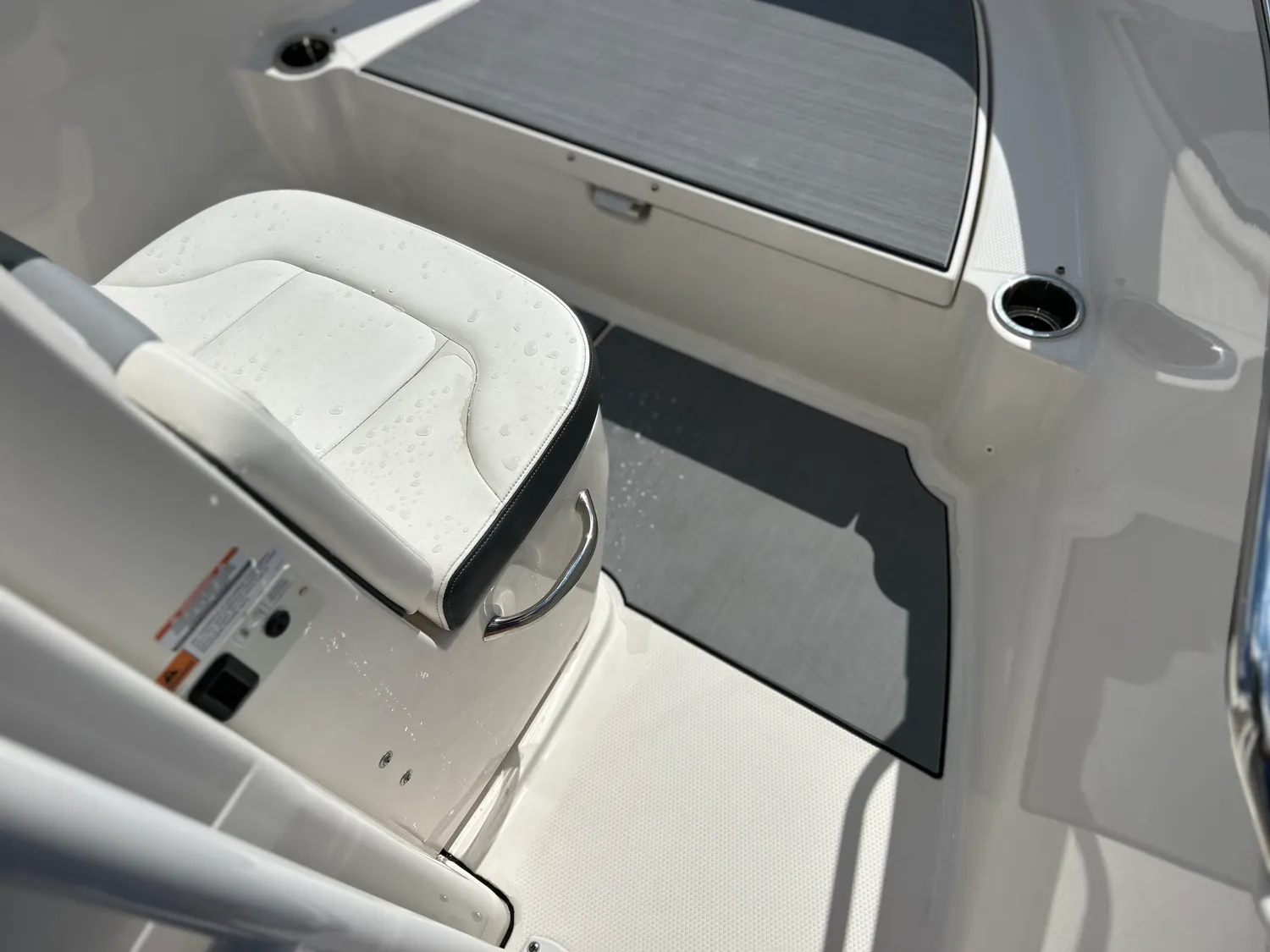 2024 Robalo 180 CC - Image 32