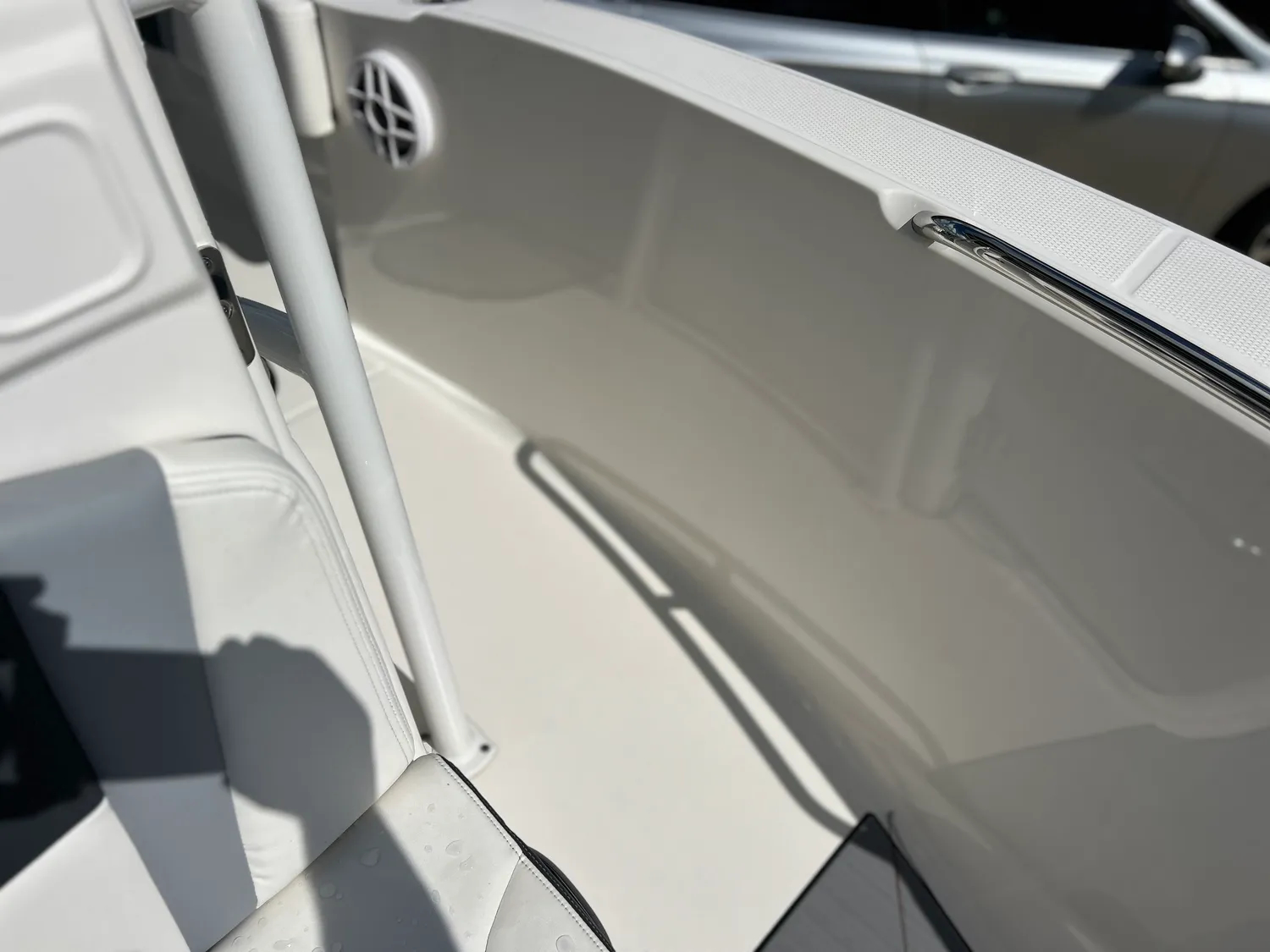 2024 Robalo 180 CC - Image 33