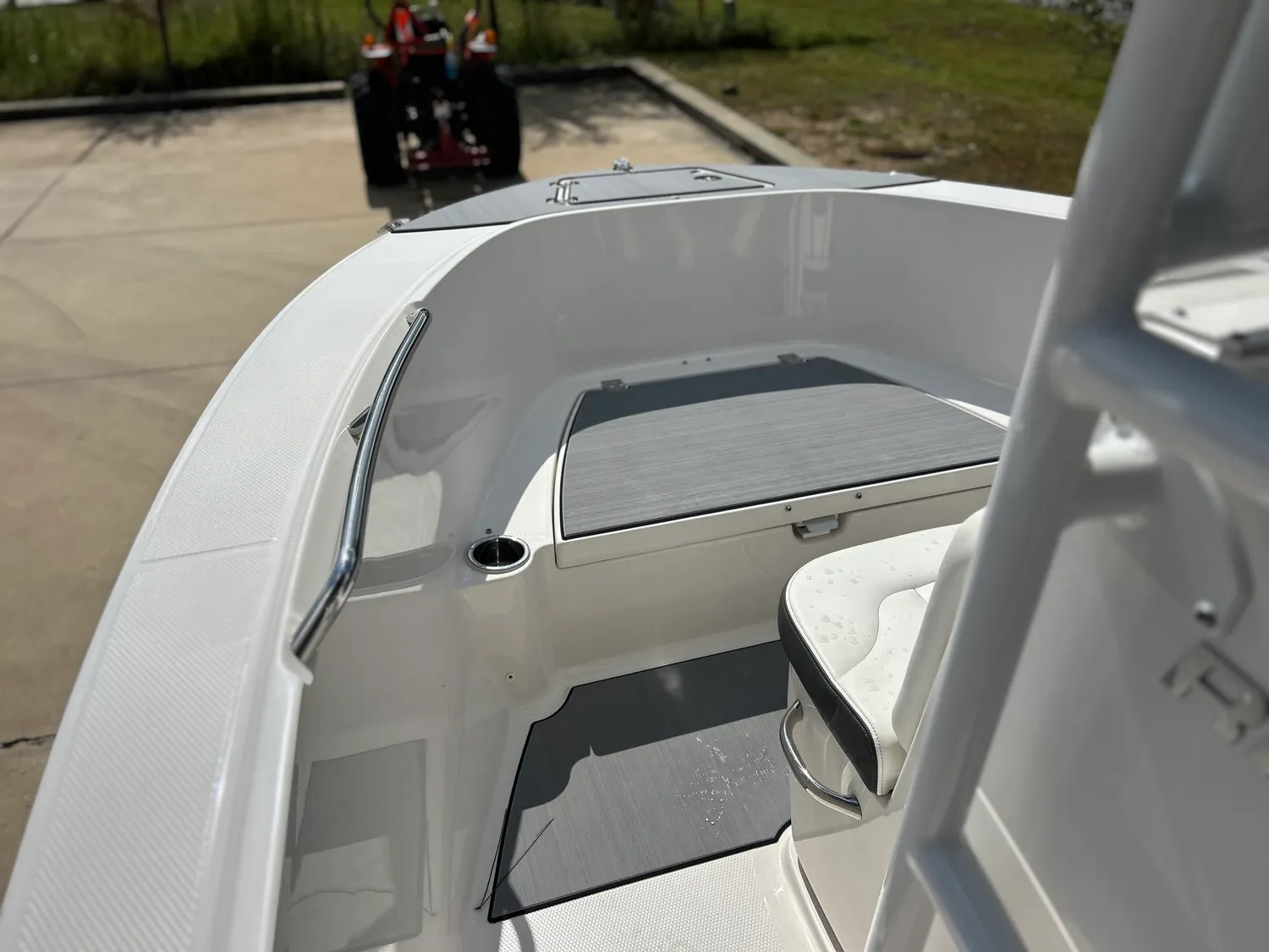 2024 Robalo 180 CC - Image 34