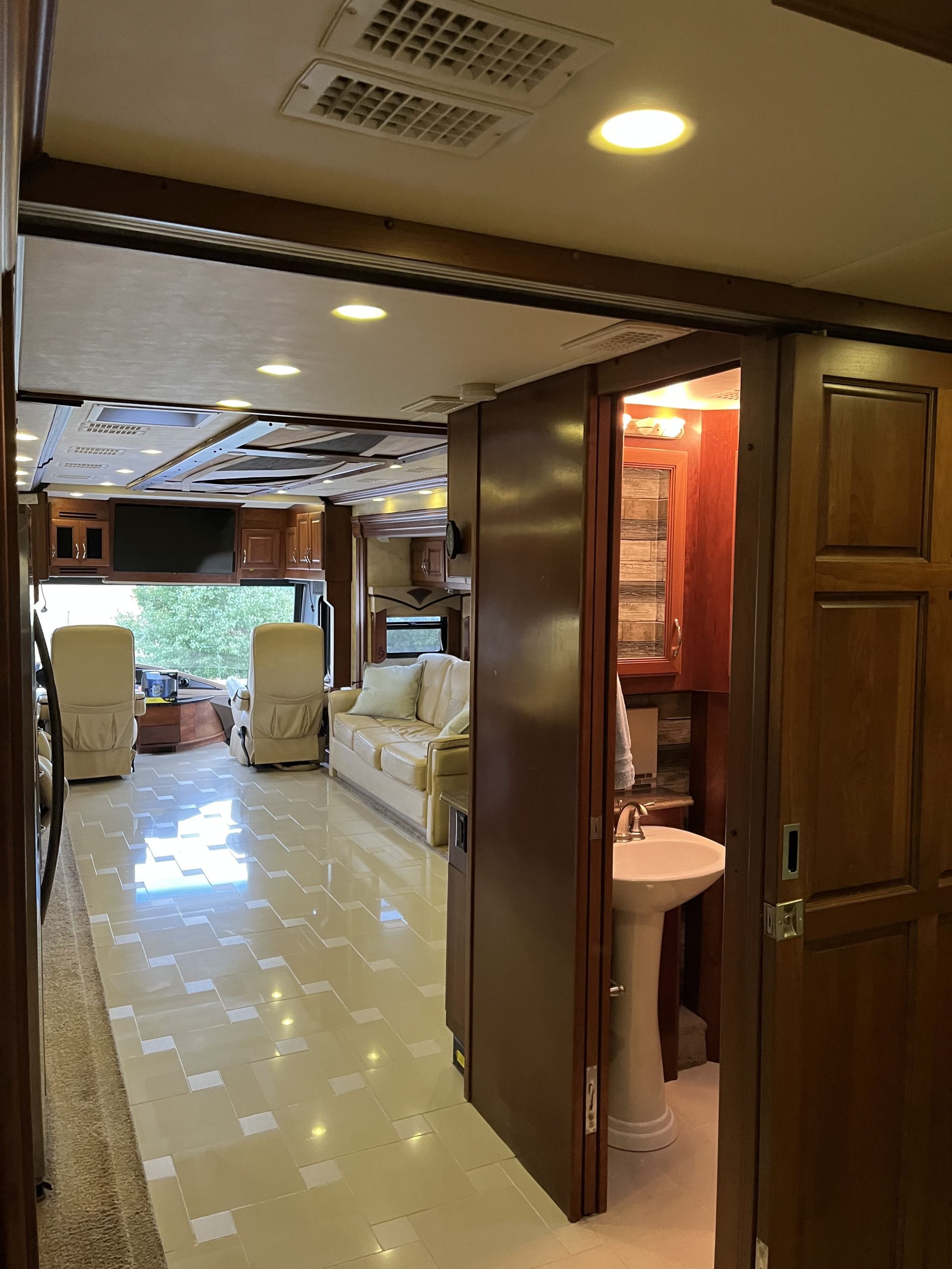 2012 American Coach American Tradition 42P - Image 28
