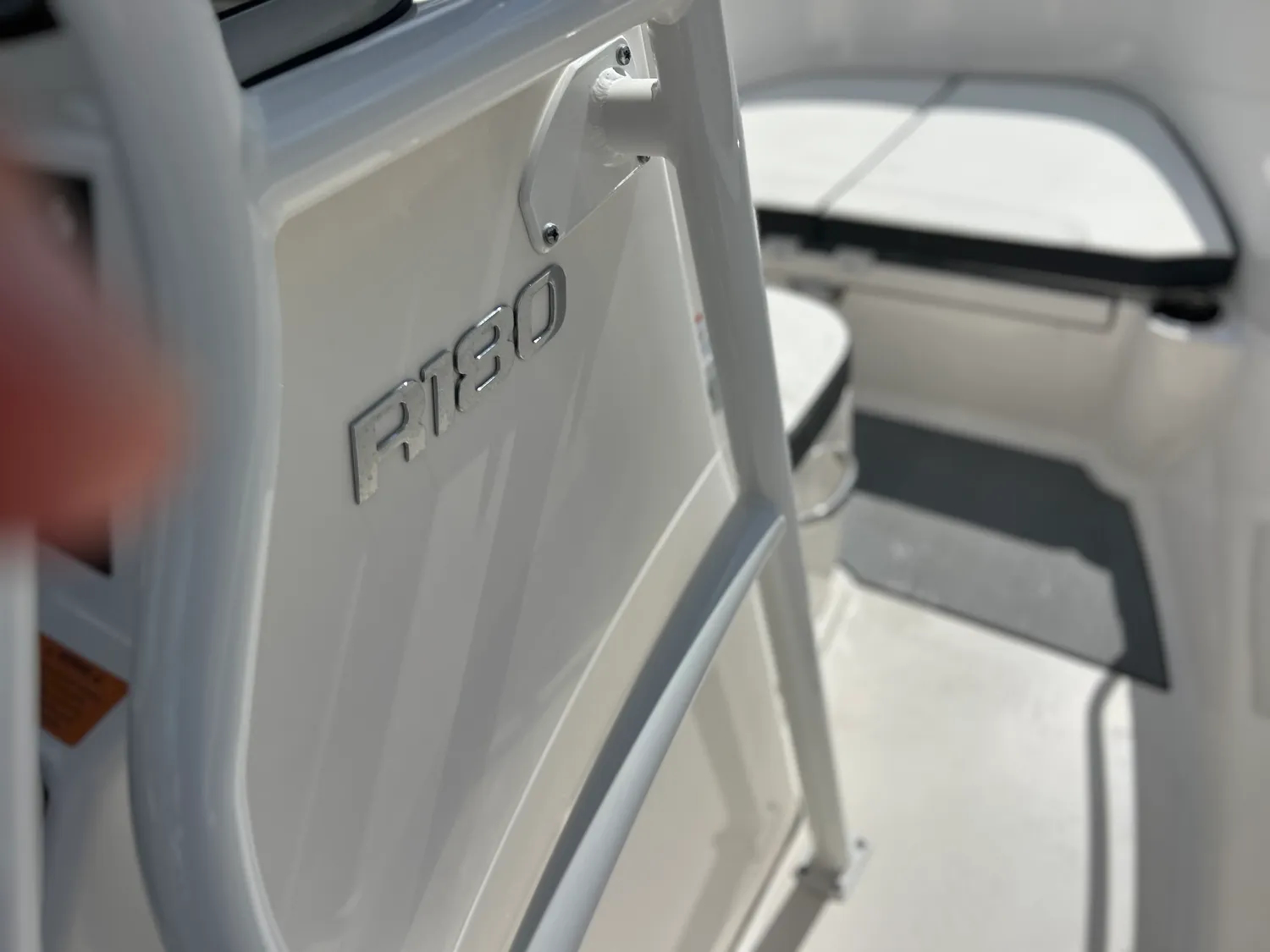 2024 Robalo 180 CC - Image 38