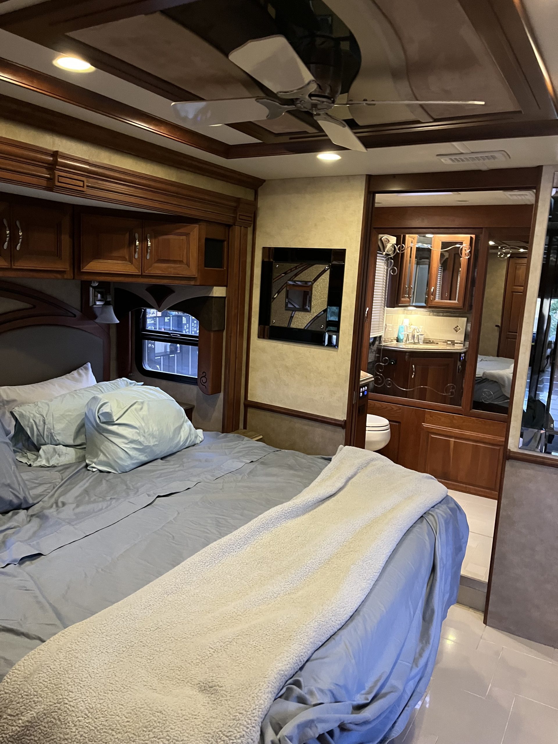 2012 American Coach American Tradition 42P - Image 32