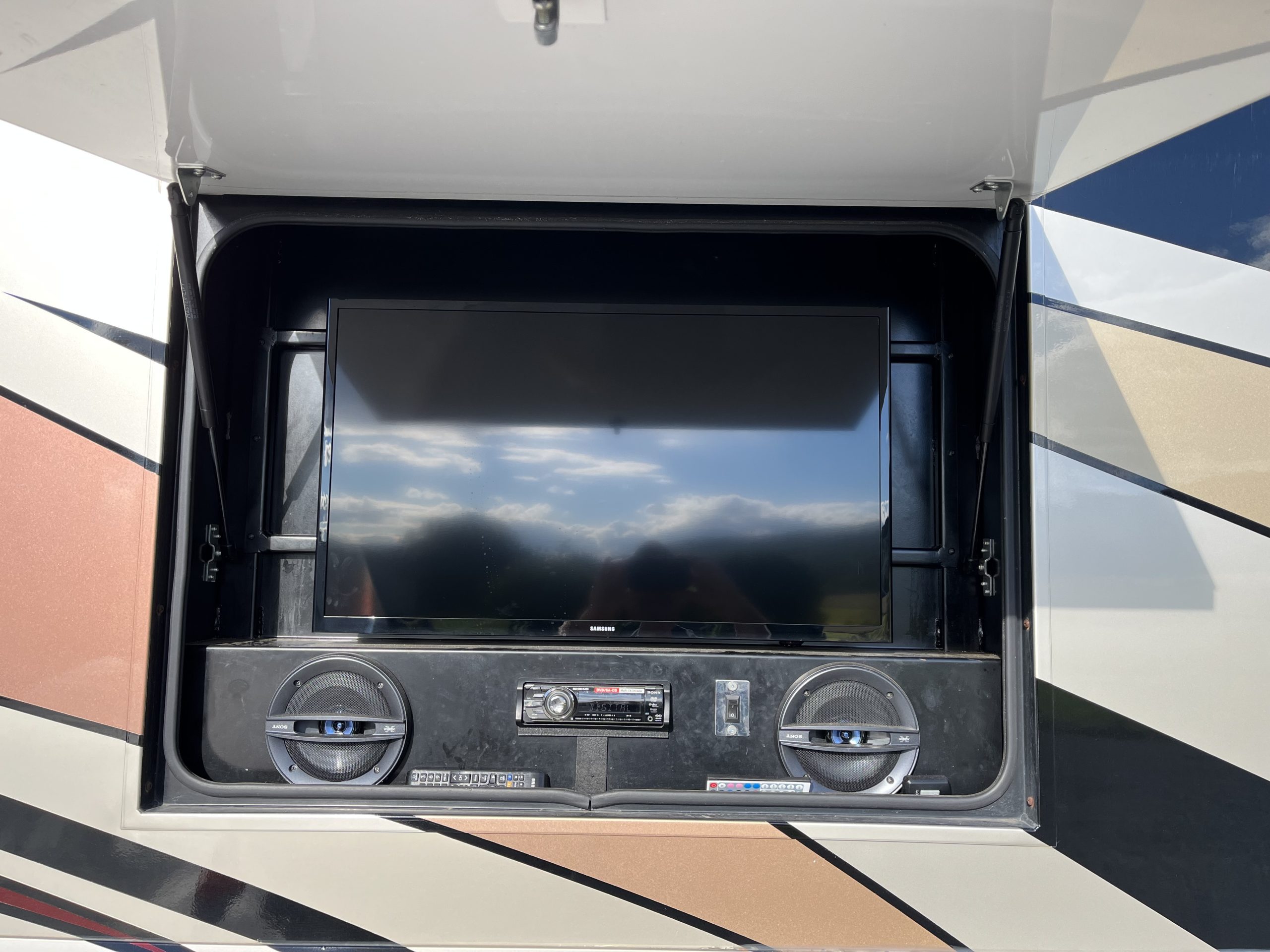 2012 American Coach American Tradition 42P - Image 34