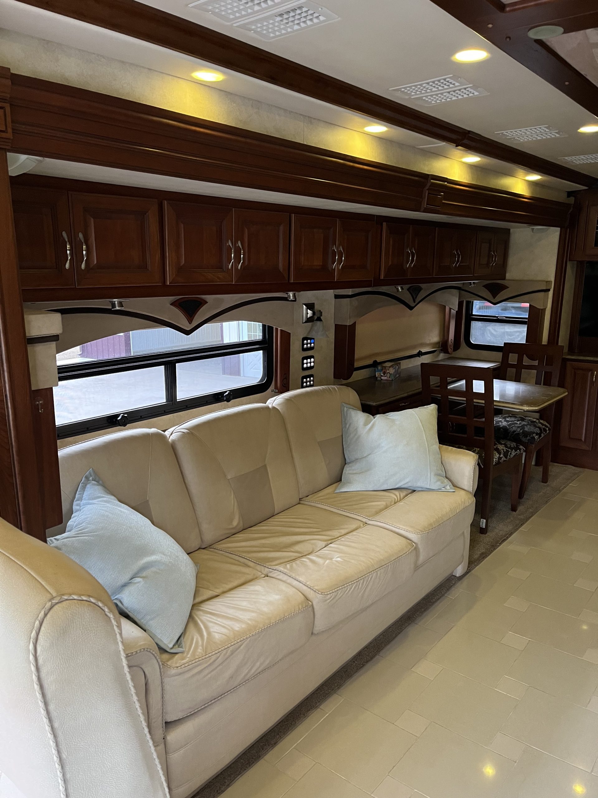2012 American Coach American Tradition 42P - Image 35
