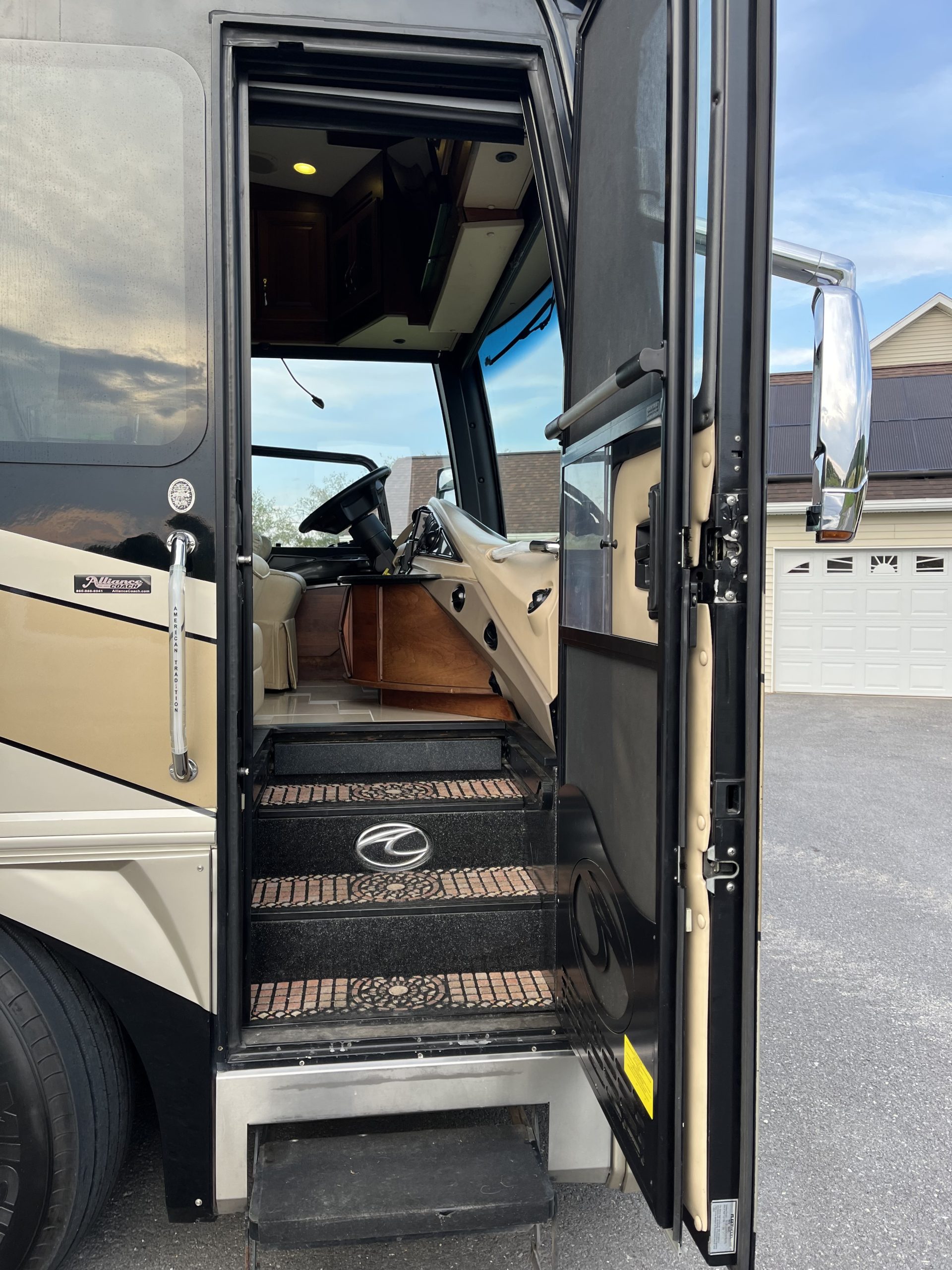 2012 American Coach American Tradition 42P - Image 36
