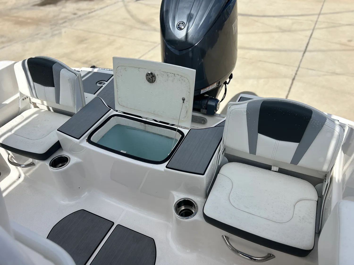 2024 Robalo 180 CC - Image 7