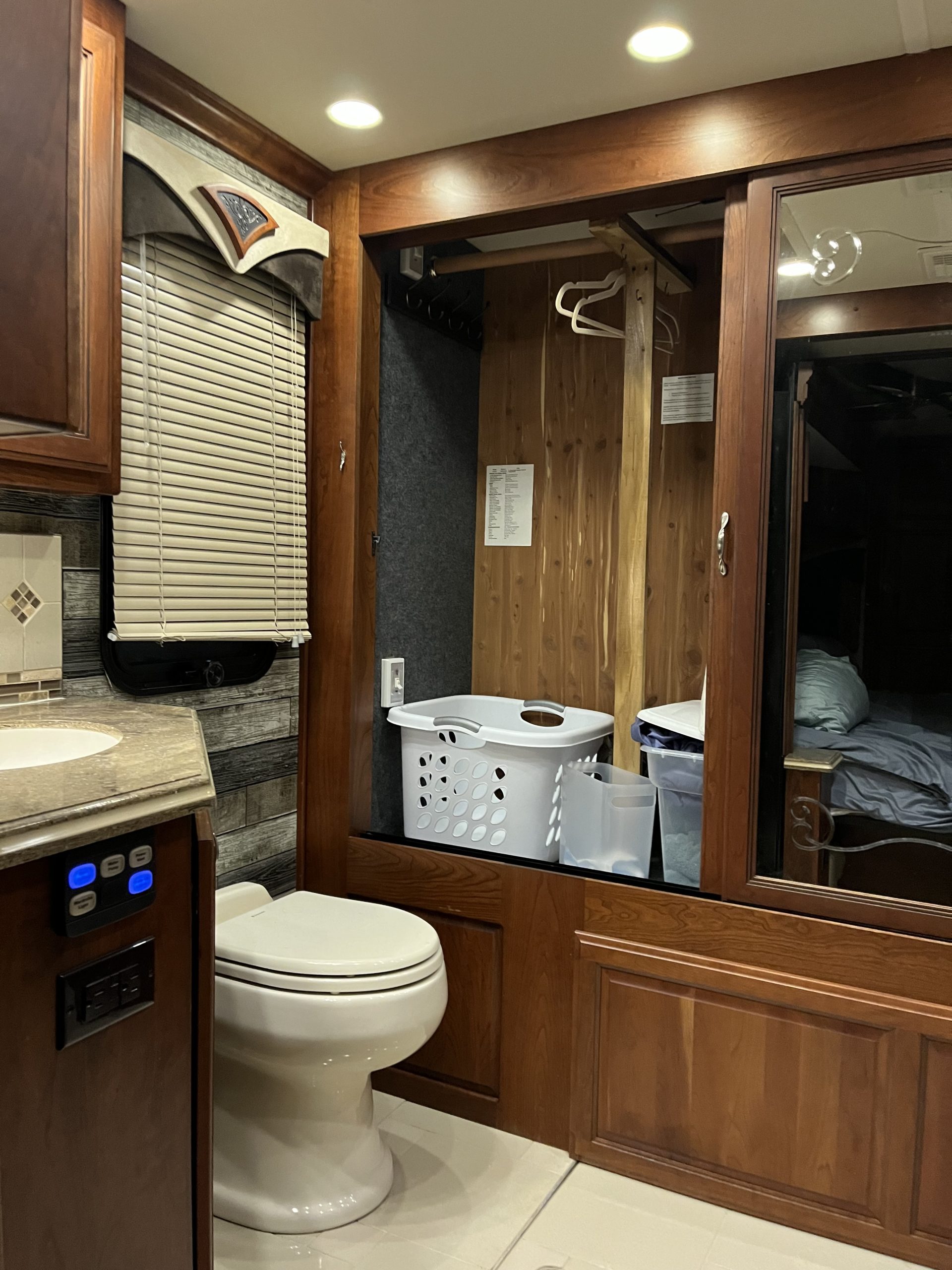 2012 American Coach American Tradition 42P - Image 38