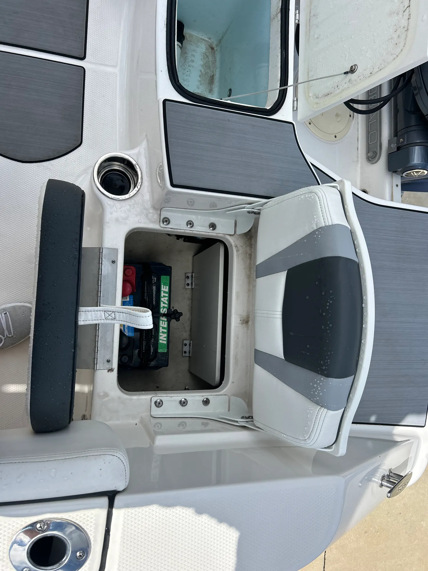 2024 Robalo 180 CC - Image 9