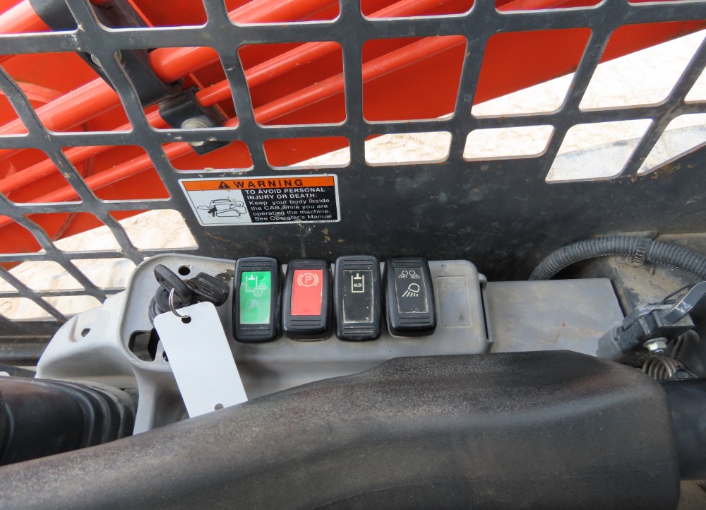 2017 Kubota SVL75-2 - Image 26