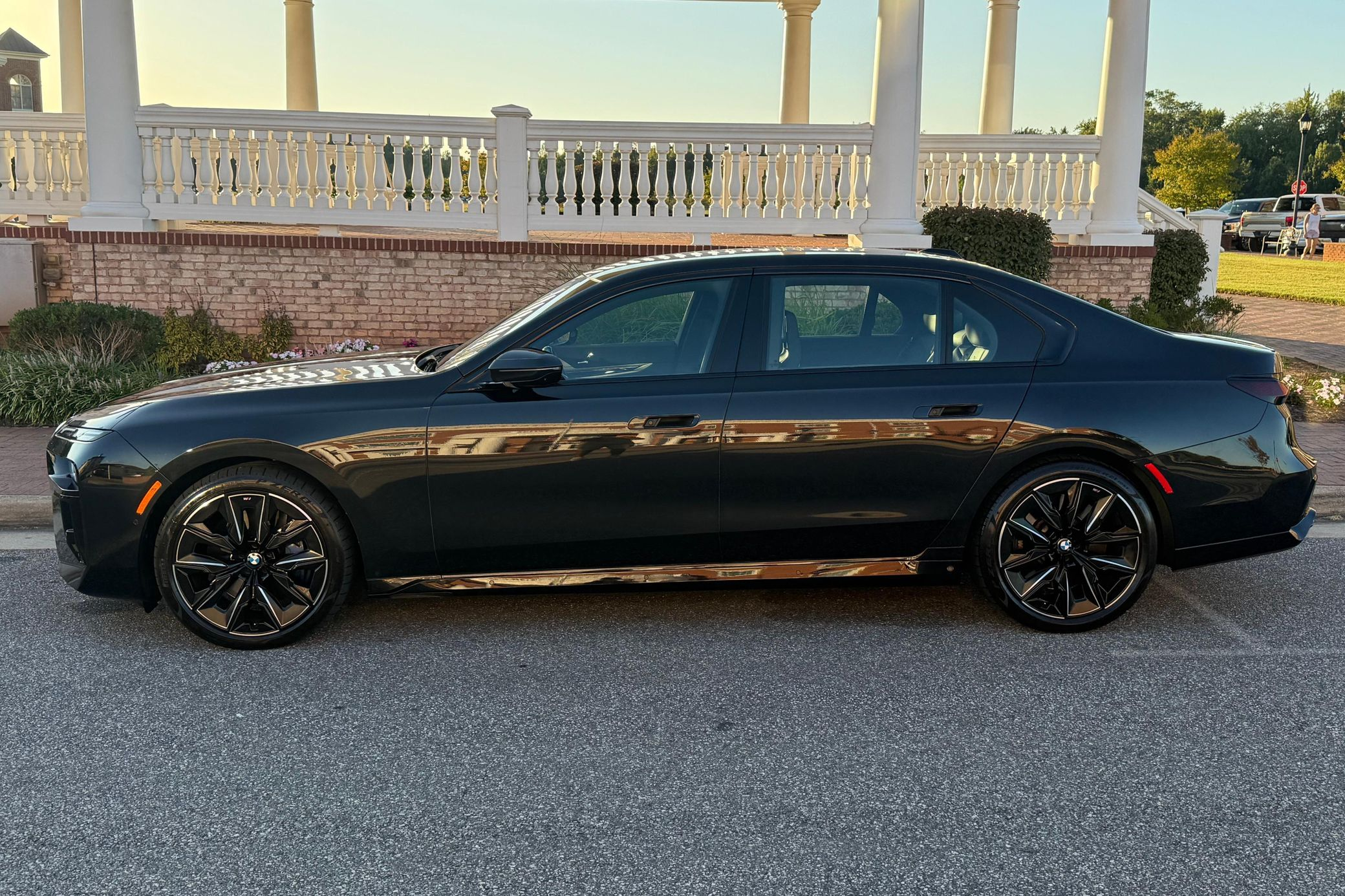 2023 BMW 7 Series 760I xDrive - Image 3