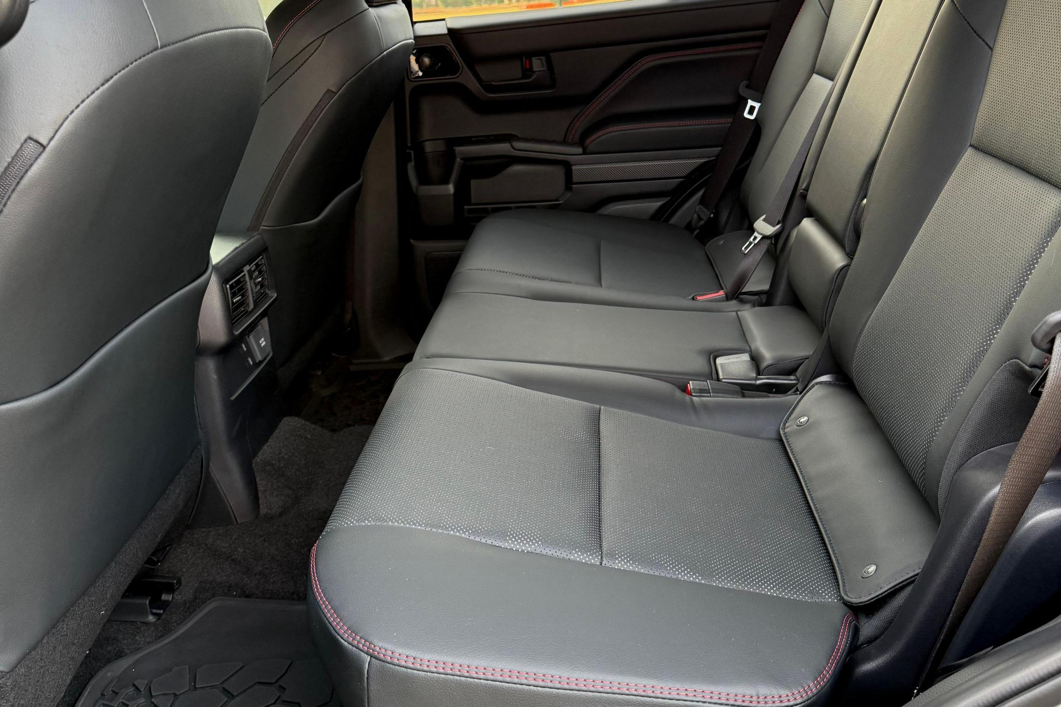2025 Toyota 4Runner TRD Pro HV - Image 13