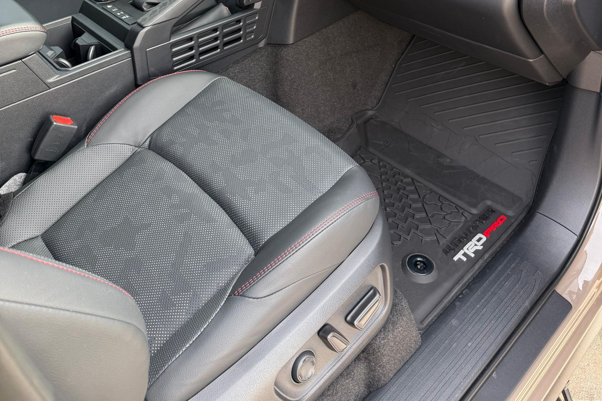 2025 Toyota 4Runner TRD Pro HV - Image 16