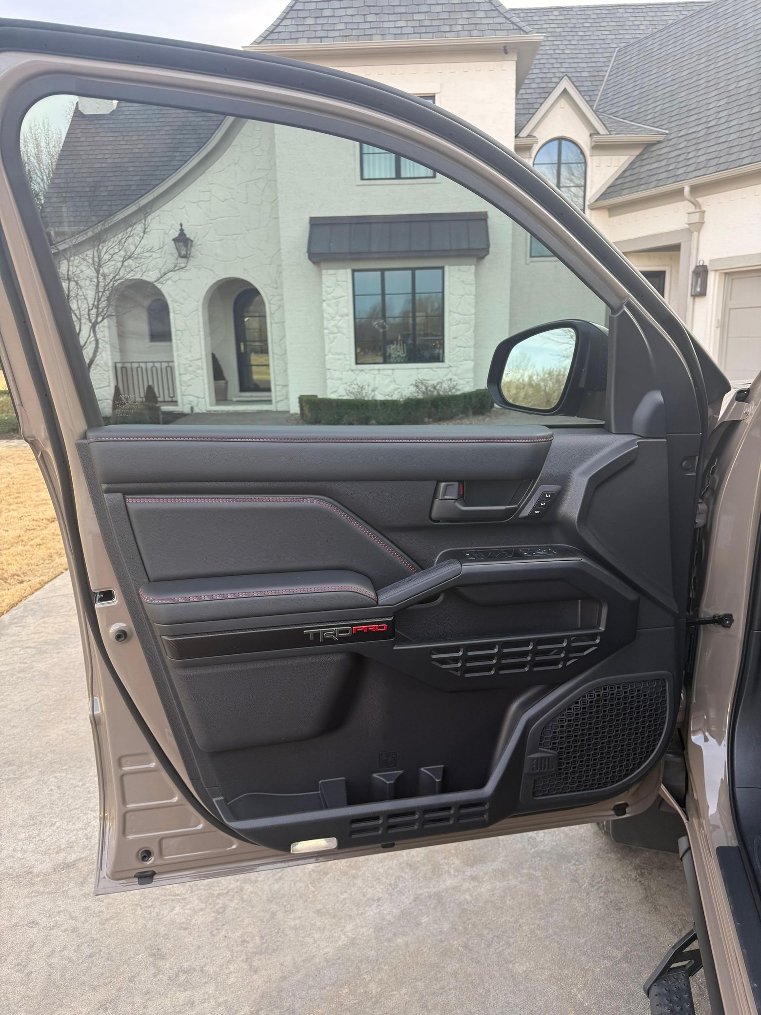 2025 Toyota 4Runner TRD Pro HV - Image 40